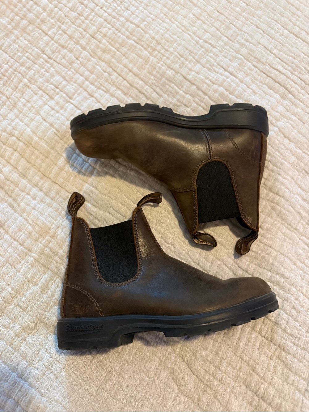 Blundstone Boots in Dark Brown with Black Elastic EUC 1502
